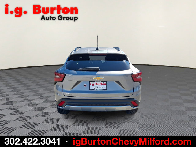 Used 2025 Chevrolet Trax LT FWD image 5
