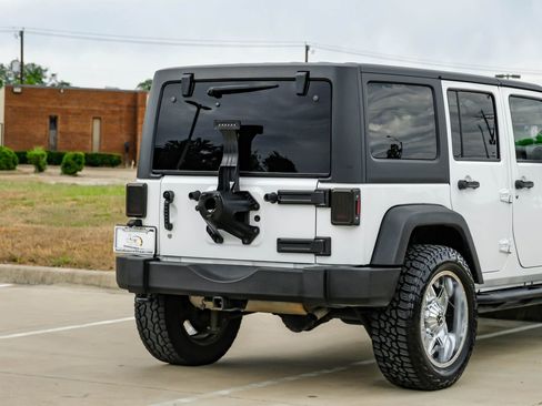 Used 2018 Jeep Wrangler Unlimited Sport S AWD/4WD image 10