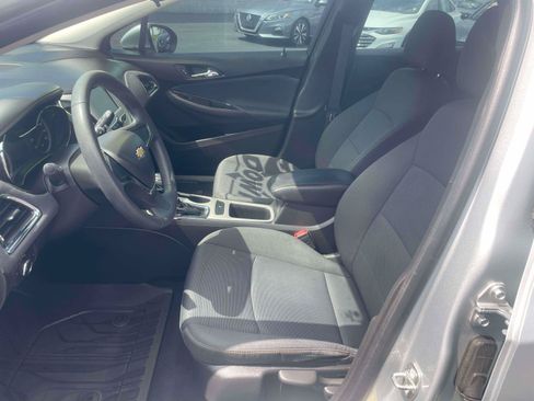 Used 2018 Chevrolet Cruze LS FWD image 12