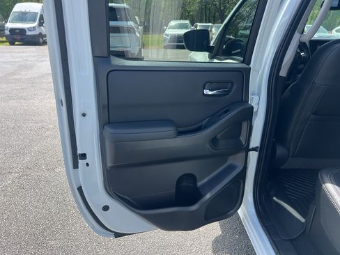 Used 2022 Nissan Frontier SV w/ SV Premium Package image 26