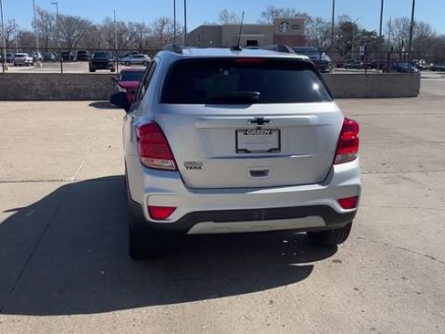 Used 2022 Chevrolet Trax LT w/ Redline Edition image 7