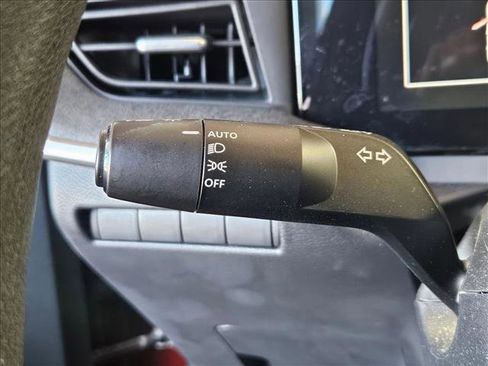 Used 2025 Nissan Kicks SV AWD/4WD image 18