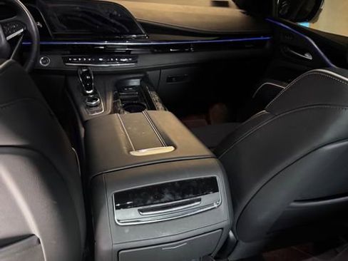 Used 2024 Cadillac Escalade Sport w/ LPO, ONYX Package image 32