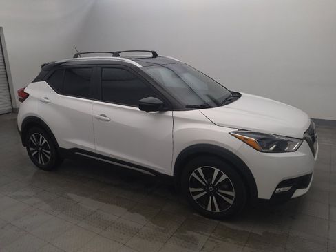 Used 2018 Nissan Kicks SR w/ Premium Package FWD image 11