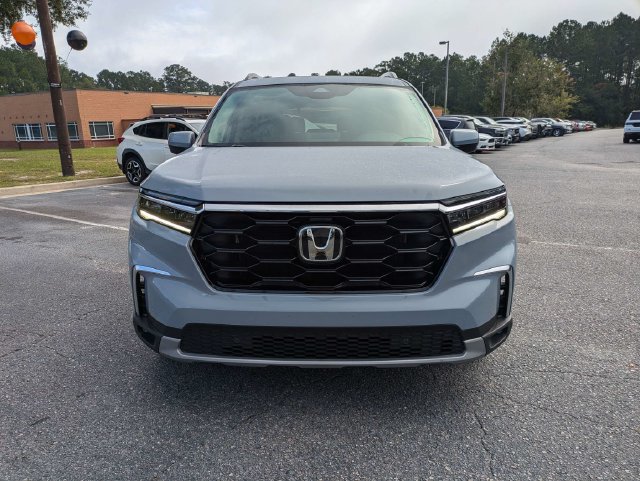 Used 2025 Honda Pilot Touring image 10