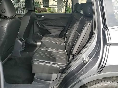 Used 2022 Volkswagen Tiguan SE AWD/4WD image 5