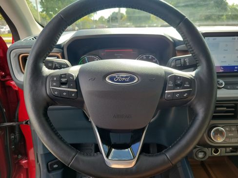 Used 2022 Ford Maverick Lariat w/ Lariat Luxury Package image 14