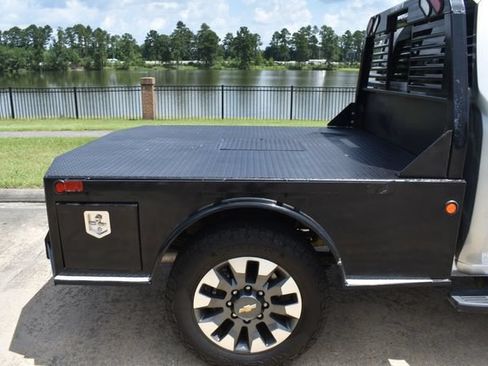 Used 2022 Chevrolet Silverado 2500 Custom w/ Custom Value Package AWD/4WD image 4