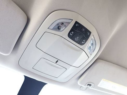 Used 2022 Chrysler Voyager LX FWD image 27