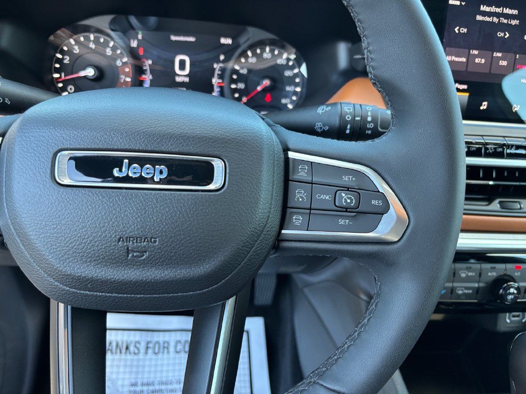 Used 2025 Jeep Compass Limited AWD/4WD image 20