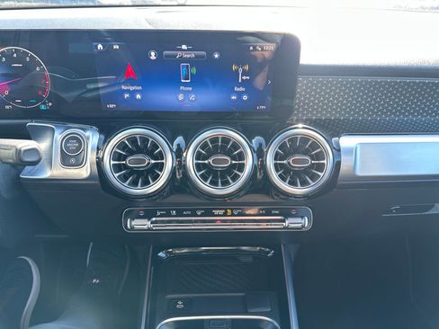 Used 2025 Mercedes-Benz GLB 250 4MATIC image 22