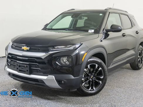 Used 2021 Chevrolet TrailBlazer LT w/ Convenience Package FWD image 4