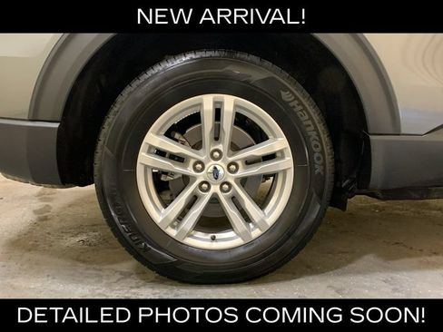 Used 2023 Ford Explorer XLT AWD/4WD image 16