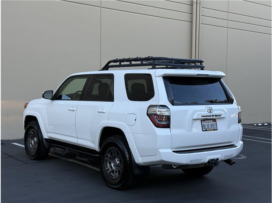 Used 2019 Toyota 4Runner SR5 AWD/4WD image 5