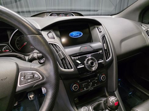 Used 2016 Ford Focus ST w/ Equipment Group 402A FWD image 25