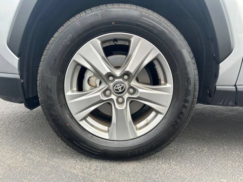 Used 2025 Toyota RAV4 XLE AWD/4WD image 12