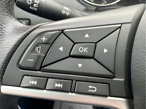 Used 2021 Nissan Rogue Sport S image 22