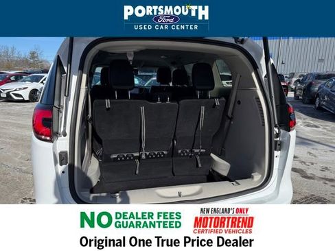 Used 2024 Chrysler Pacifica Touring-L image 12