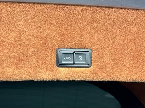 Used 2020 Lamborghini Urus image 34