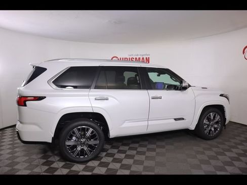 Used 2025 Toyota Sequoia Capstone AWD/4WD image 15