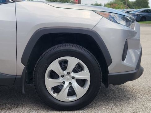 Used 2022 Toyota RAV4 LE FWD image 8