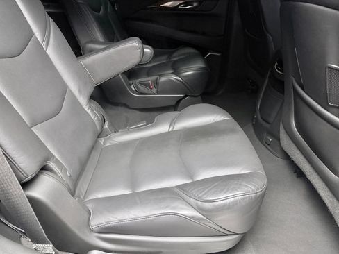 Used 2019 Cadillac Escalade Luxury AWD/4WD image 14