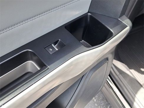 Used 2022 Ford Explorer XLT w/ Equipment Group 202A image 10