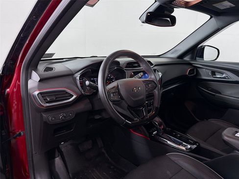 Used 2023 Chevrolet TrailBlazer RS w/ Sun and Liftgate Package image 9