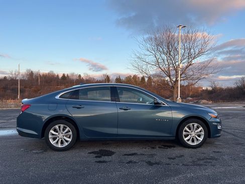 Used 2025 Chevrolet Malibu LT image 3