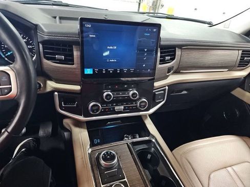 Used 2024 Ford Expedition Limited image 11