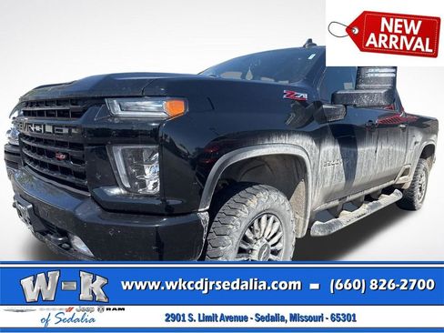Used 2022 Chevrolet Silverado 2500 LT w/ Midnight Edition AWD/4WD image 9