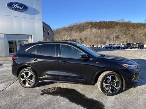 Used 2023 Ford Escape ST-Line Elite w/ Premium Technology Package AWD/4WD image 2