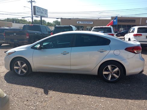 Used 2018 Kia Forte LX w/ LX Popular Package FWD image 4