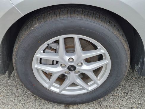 Used 2024 Ford Edge SEL image 9