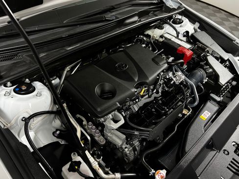 Used 2024 Toyota Camry SE image 10