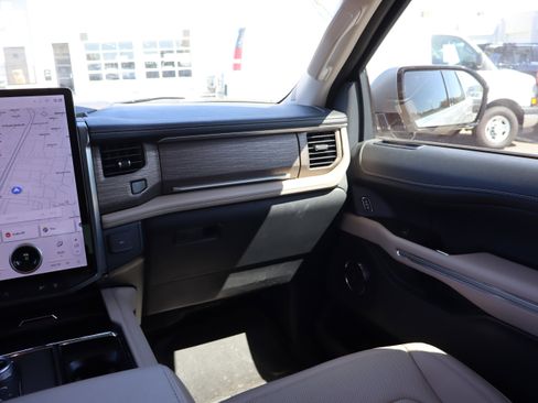 Used 2024 Ford Expedition Max Limited AWD/4WD image 15