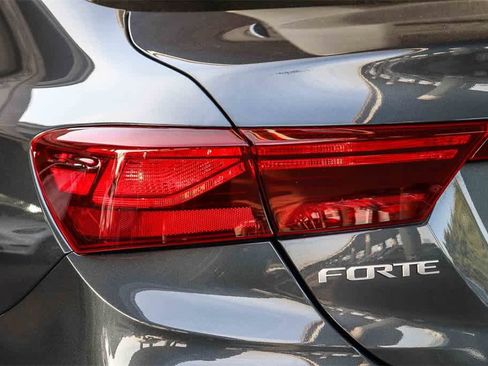 Used 2023 Kia Forte LXS image 9