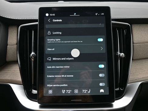 New 2026 Volvo XC90 B6 Plus w/ Protection Package Premier image 18