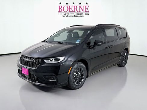 New 2025 Chrysler Pacifica Select w/ Fav Edition Package image 3