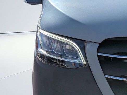 Used 2022 Mercedes-Benz Sprinter 3500 image 8