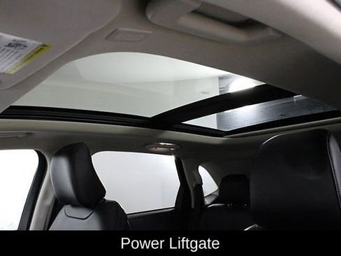 Used 2022 Ford Edge SEL w/ Convenience Package image 10