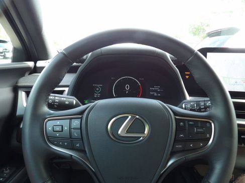 Used 2025 Lexus UX 300h AWD w/ Accessory Package (Z1) image 16