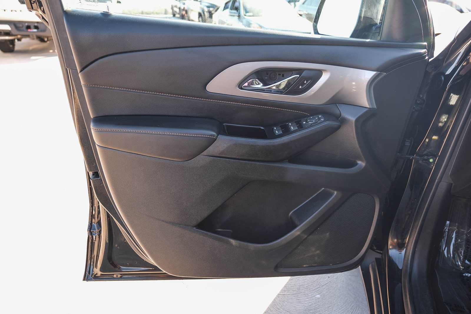 Used 2020 Chevrolet Traverse LS w/ LPO, Black Accent Package FWD image 23