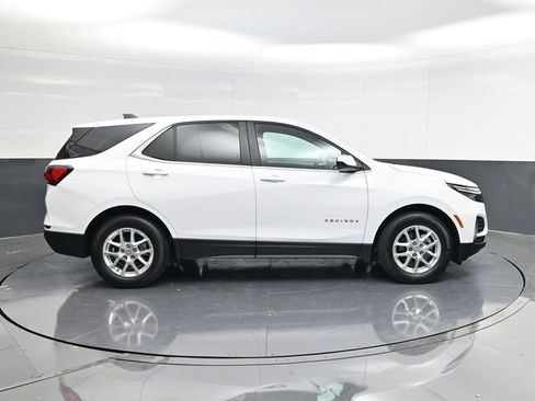 Used 2024 Chevrolet Equinox LT FWD image 2