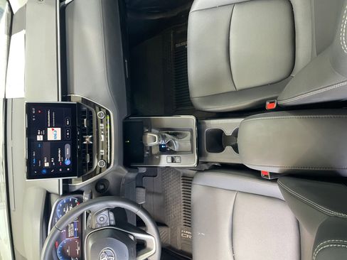 Used 2026 Toyota Corolla Cross XLE w/ Convenience Package FWD image 15