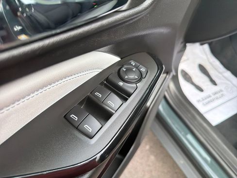 Used 2025 Chevrolet Trax LT FWD image 11