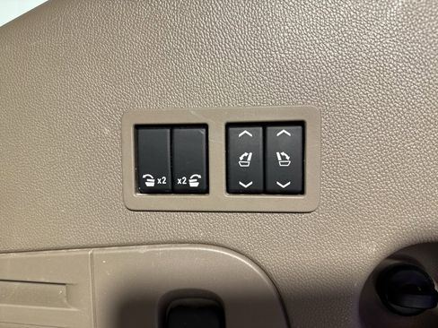 Used 2017 Chevrolet Tahoe LT w/ LT Signature Package image 8