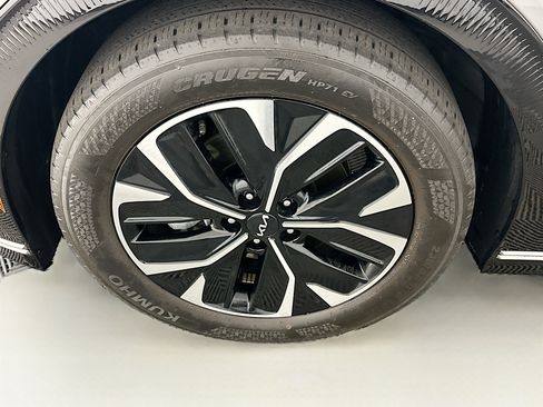 Used 2024 Kia EV6 Wind w/ Wind Technology Package AWD/4WD image 11