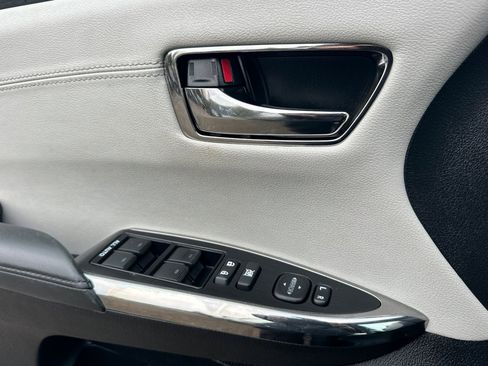 Used 2016 Toyota Avalon XLE image 11