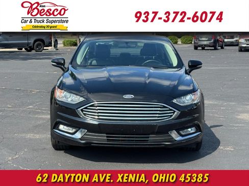 Used 2017 Ford Fusion SE w/ Equipment Group 201A FWD image 2